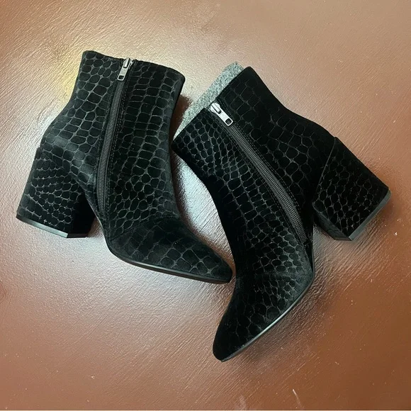 ASH || VELVET ANKLE BOOTS - Picture 4 of 5